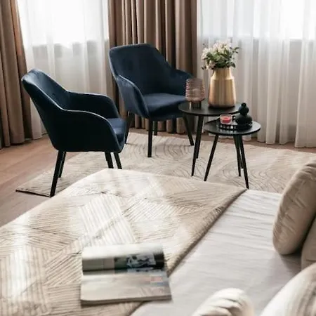 Deluxe Two-bedroom With Old Town View Cracovia