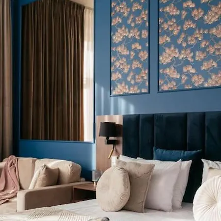 Deluxe Two-bedroom With Old Town View Apartment