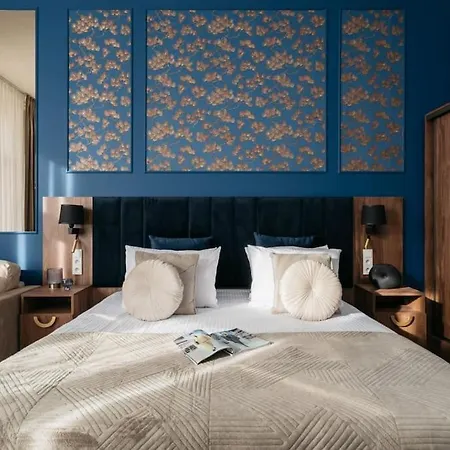 Deluxe Two-bedroom With Old Town View *
