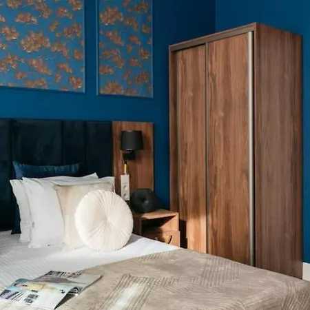 Deluxe Two-bedroom With Old Town View *