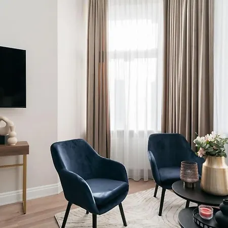 Deluxe Two-bedroom With Old Town View Apartment *