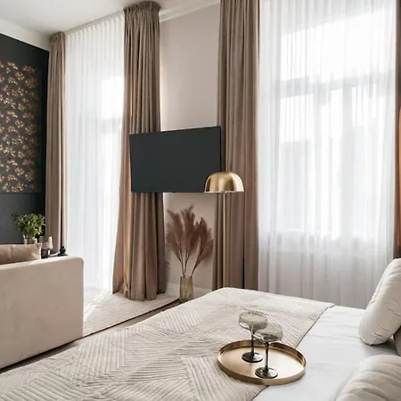 Deluxe Two-bedroom With Old Town View Apartment Krakow