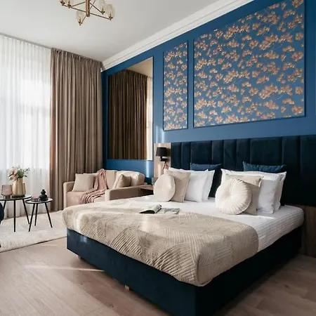 Deluxe Two-bedroom With Old Town View Apartment